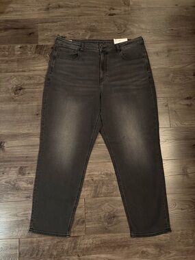 NWT American Eagle Mom Jean Stretch washed black 18 reg standard